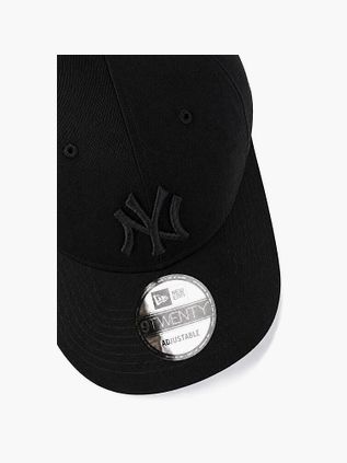 New Era NY Yankees Cap Black on Solid Black