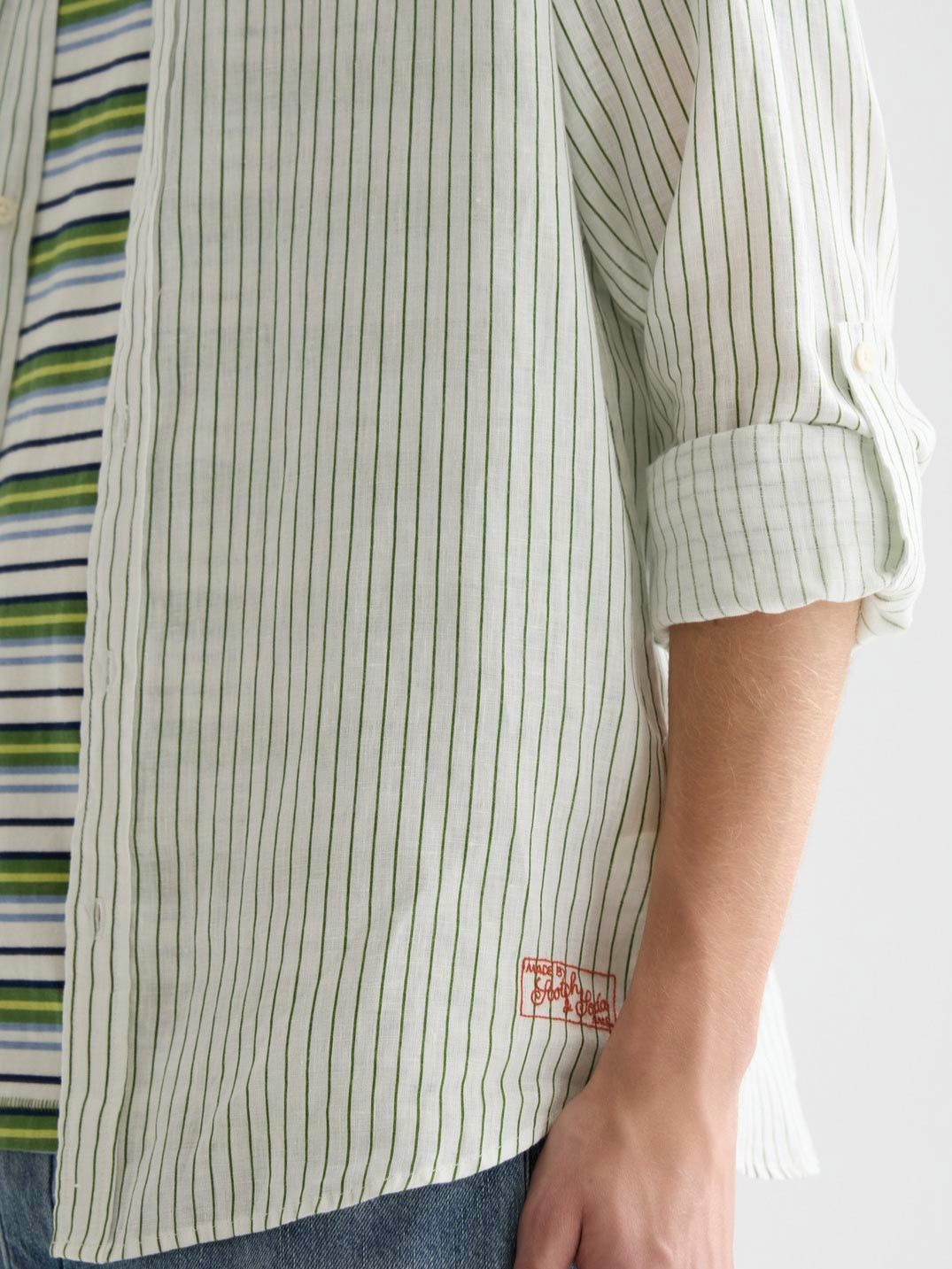Scotch & Soda Chemise en Lin Rayée Blanche Model / Detail