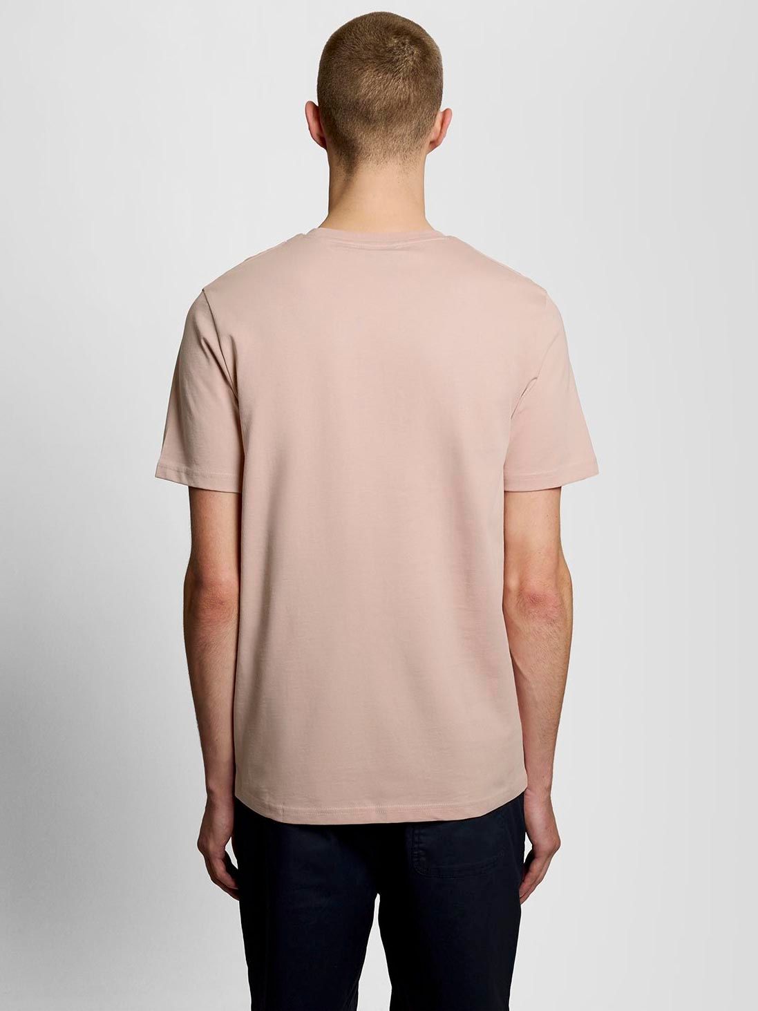 Lyle and Scott T Shirt Honeycomb Pink Model / Achterkant