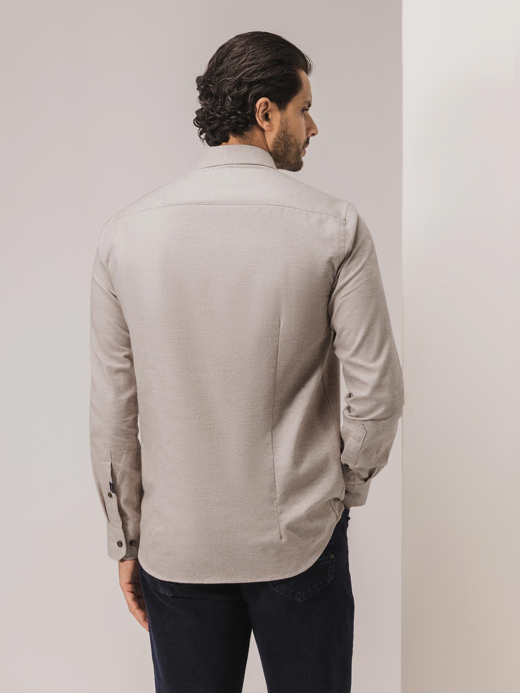 State of Art Chemise Heavy Twill Beige Model / Achterkant