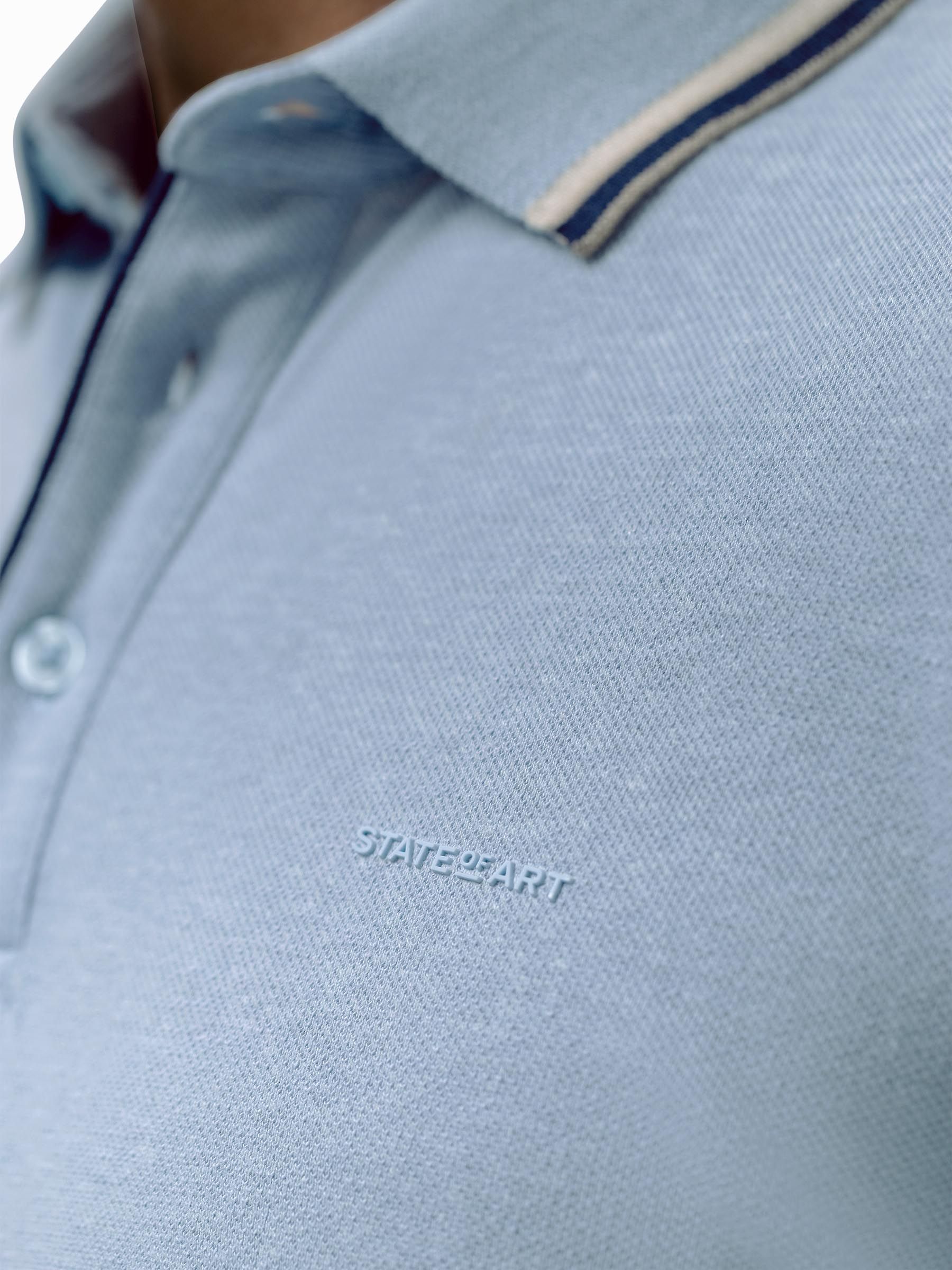 State of Art Poloshirt Tipping Cotton Linen Hellblau Model / Detail