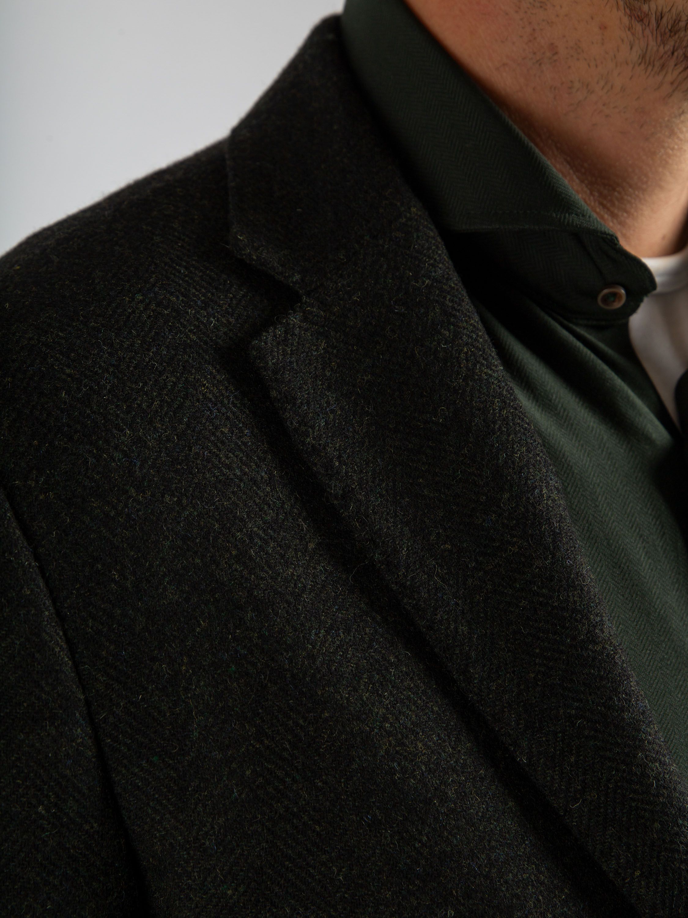 Suitable Colbert Herringbone Laine Mérinos Vert Foncé Model / Detail