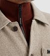 Beżowa koszula overshirt Vanguard na guziki Model / Detail