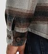 Vanguard Overshirt de mezcla de lana cepillada a cuadros en gris Model / Detail