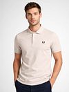 Fred Perry Polo M6000 Ecru Model / Voorkant