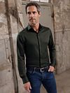 R2 Skjorte Dobby Travel Shirt Mørkegrøn Model / Sfeerbeeld