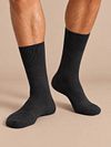 Falke Airport PLUS Socks Woolmix Black 3000 Model / Voorkant