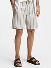 Boss Chino Short Linen Blend Stripes Beige Model / Voorkant