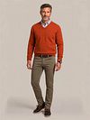 William Lockie V-neck Lambswool Ember Model / Voorkant