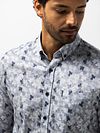 Camisa casual State of Art con estampado de hojas en azul grisáceo Model / Voorkant
