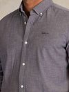 Camisa NZA Barn Twill con cuello button-down en azul marino Model / Detail