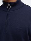 Jersey Half Zip de Barbour en azul marino Model / Detail