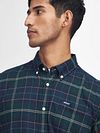 Barbour Kyeloch Hemd Karo Dunkelgrün Model / Voorkant
