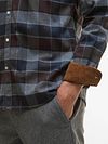 Koszula Barbour Valley w kratę brązowo-szarą Model / Detail