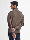 Barbour Mocker Trui Wol Taupe Model / Achterkant
