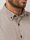 State Of Art Heavy Twill Hemd Beige Model / Detail