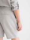 Scotch and Soda Fave Bermuda Greige Model / Detail
