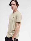 Fred Perry Twin Tipped T Shirt Beige Z53 Model / Voorkant