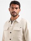 Overshirt No Excess bouclé w kolorze ecru Model / Voorkant