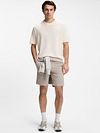 Szorty chino BOSS slim fit w kolorze greige Model / Voorkant
