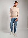 Sweter z wełny merino Suitable w kolorze ecru Model / Voorkant