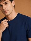 King Essentials The Shawn T-Shirt Navy Model / Detail
