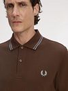 Koszulka polo Fred Perry Twin Tipped M3600 w kolorze brązowym 49A Model / Detail