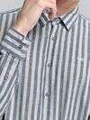 Camicia No Excess a righe blu Model / Detail
