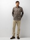Camicia State of Art in twill con stampa a foglie marrone Model / Voorkant