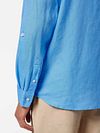 Camisa de lino Scotch and Soda azul Model / Detail