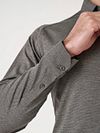 Camisa Desoto sin planchado con cuello Kent en melange gris Model / Detail