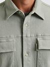 Overshirt Cast Iron Twill w kolorze zielonym Model / Detail