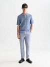 Chinosy Scotch and Soda Warren z bawełny i lnu w kolorze niebieskim Model / Voorkant