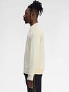 Fred Perry Genser Logo Ecru Model / Zijkant