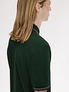 Fred Perry Polo Twin Tipped M3600 Mörkgrön 85A Model / Achterkant