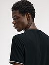 T-shirt Fred Perry Twin Tipped w kolorze zielonym 78C Model / Achterkant