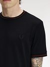 Fred Perry Twin Tipped T-shirt Navy 75C Model / Detail