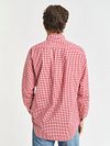 Camisa GANT Poplin Banker de rayas roja Model / Achterkant