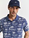 GANT Pikétröja Palmtryck Dusty Navy Model / Voorkant