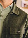 Suitable Drop Loop Overshirt i Armygrøn Model / Detail