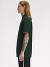 Fred Perry Polo Twin Tipped M3600 Mörkgrön 85A Model / Zijkant