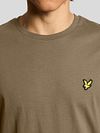 Lyle and Scott T-Shirt Ash Grün Model / Detail