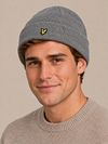 Lyle & Scott Muts Wol Blend Grijs Model / Voorkant