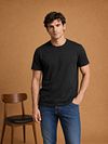 King Essentials The Steve T-Shirt Zwart Model / Voorkant