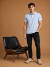King Essentials The James Polo Bleu Clair Model / Voorkant