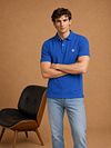King Essentials The Rene Polo Bleu Royal Model / Voorkant