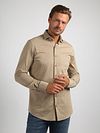 Suitable Shirt Pique Beige Model / Voorkant with Stefan