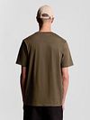 T-Shirt Lyle and Scott en color oliva Model / Achterkant