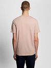 Lyle and Scott T-skjorte Honeycomb Rosa Model / Achterkant