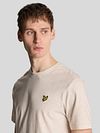 Lyle & Scott T-shirt Heather Ecru Model / Detail